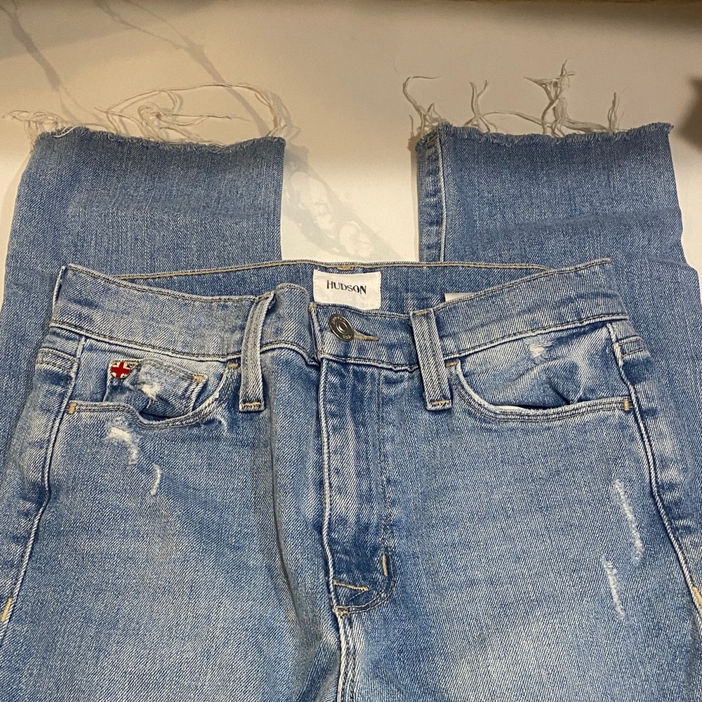 Hudson Blair Woman’s Jeans Straight Cut in Light Blue distressed bottom size 24
